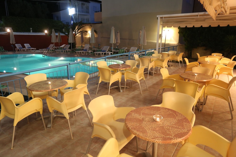Summer Dream Hotel 39/50