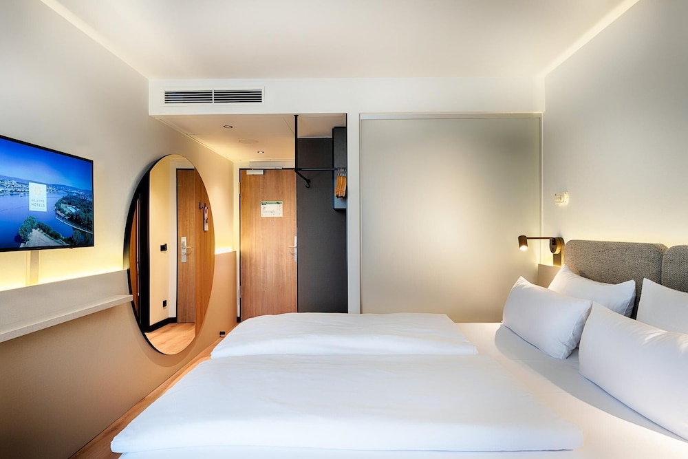 SUPERIOR, DOUBLE BED, CITY VIEW