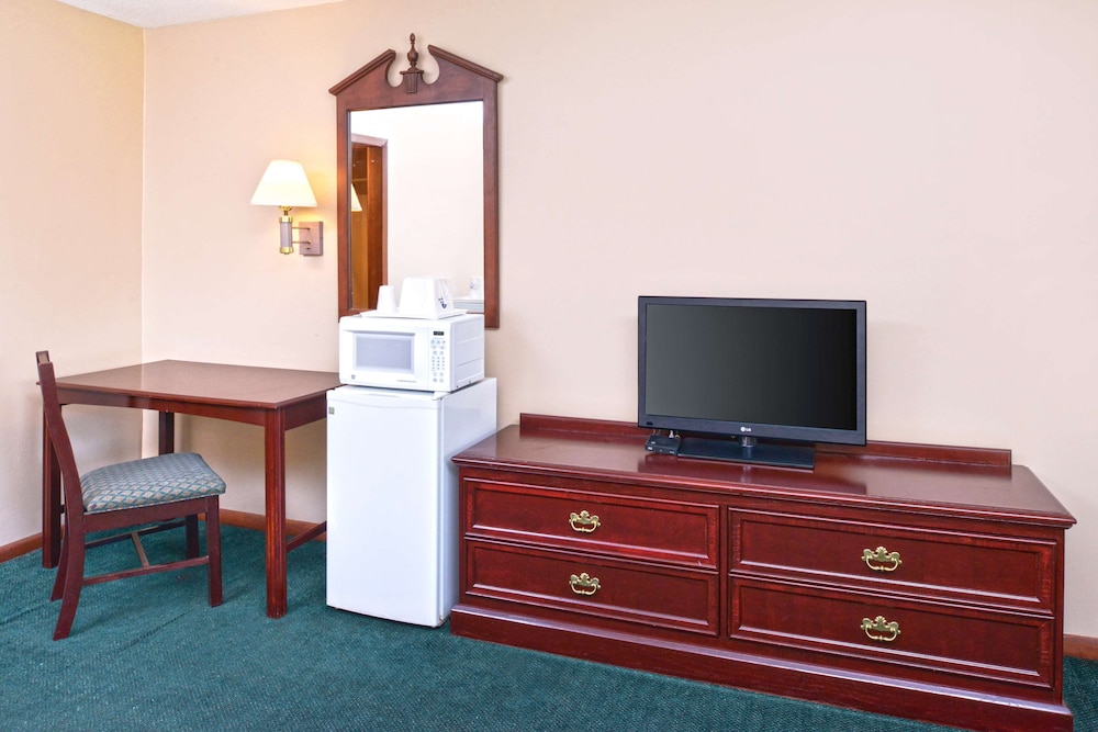 Americas Best Value Inn-Plattsburgh 9/40