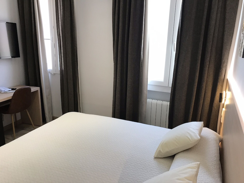 Hostal Abadia 23/50