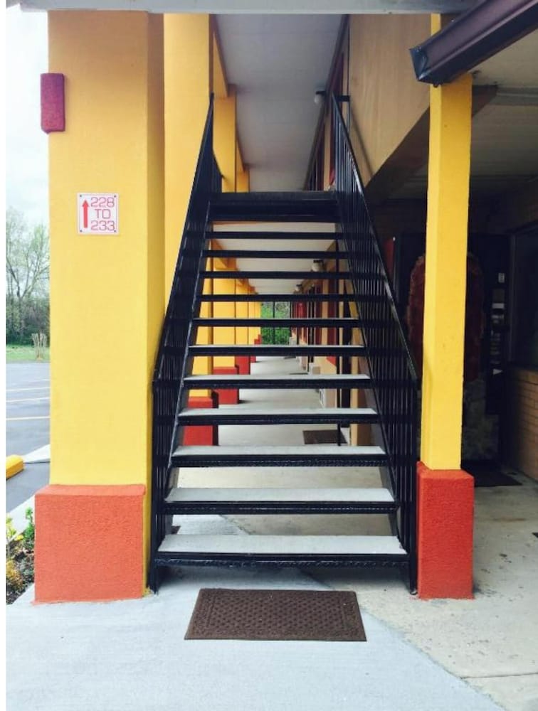 OYO Duffy's Motel 28/37