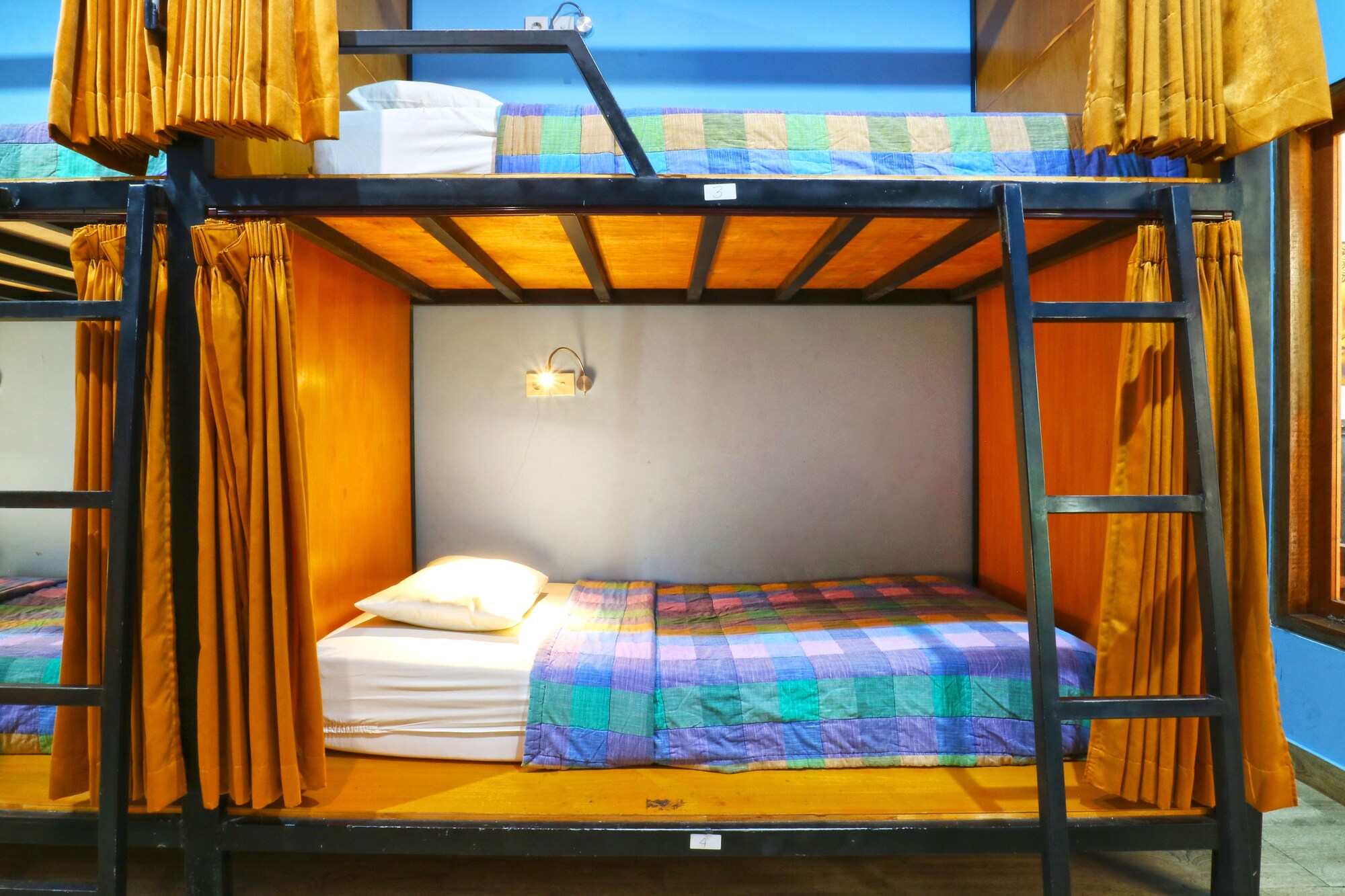 MIXED DORM, SUPERIOR