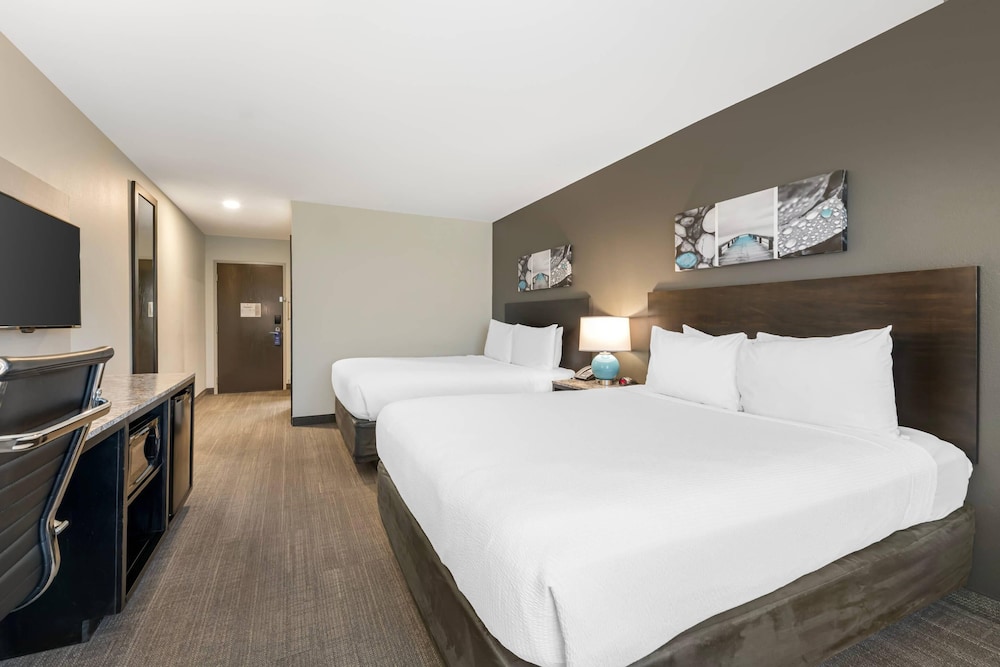 Efficiency, 2 Queen Beds