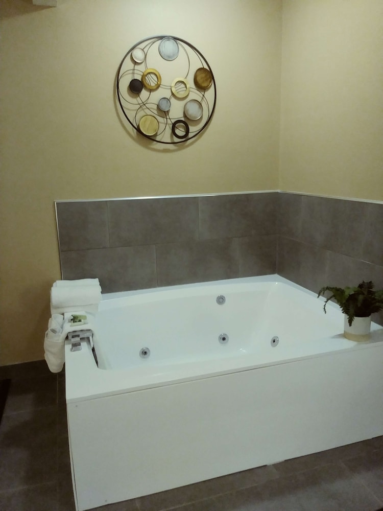 Grandstay Hotel Suites 30/50