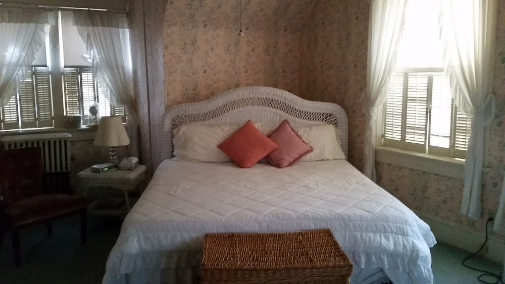 Victorian Inn Bed and Breakfast 6/29