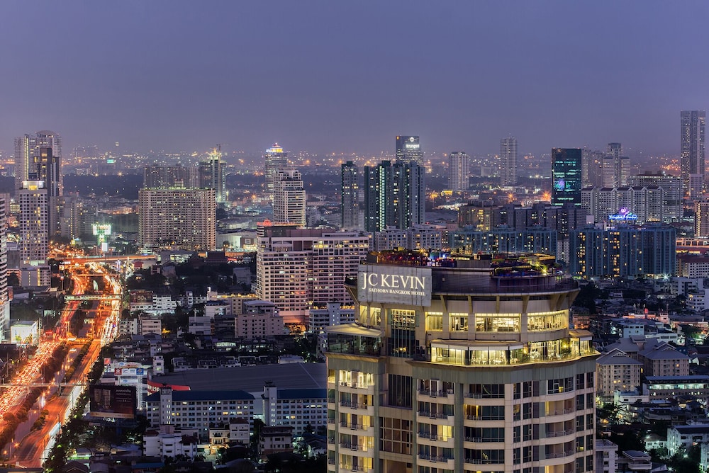 JC Kevin Sathorn Bangkok Hotel (ex. Anantara Sathorn Bangkok Hotel) 4/64