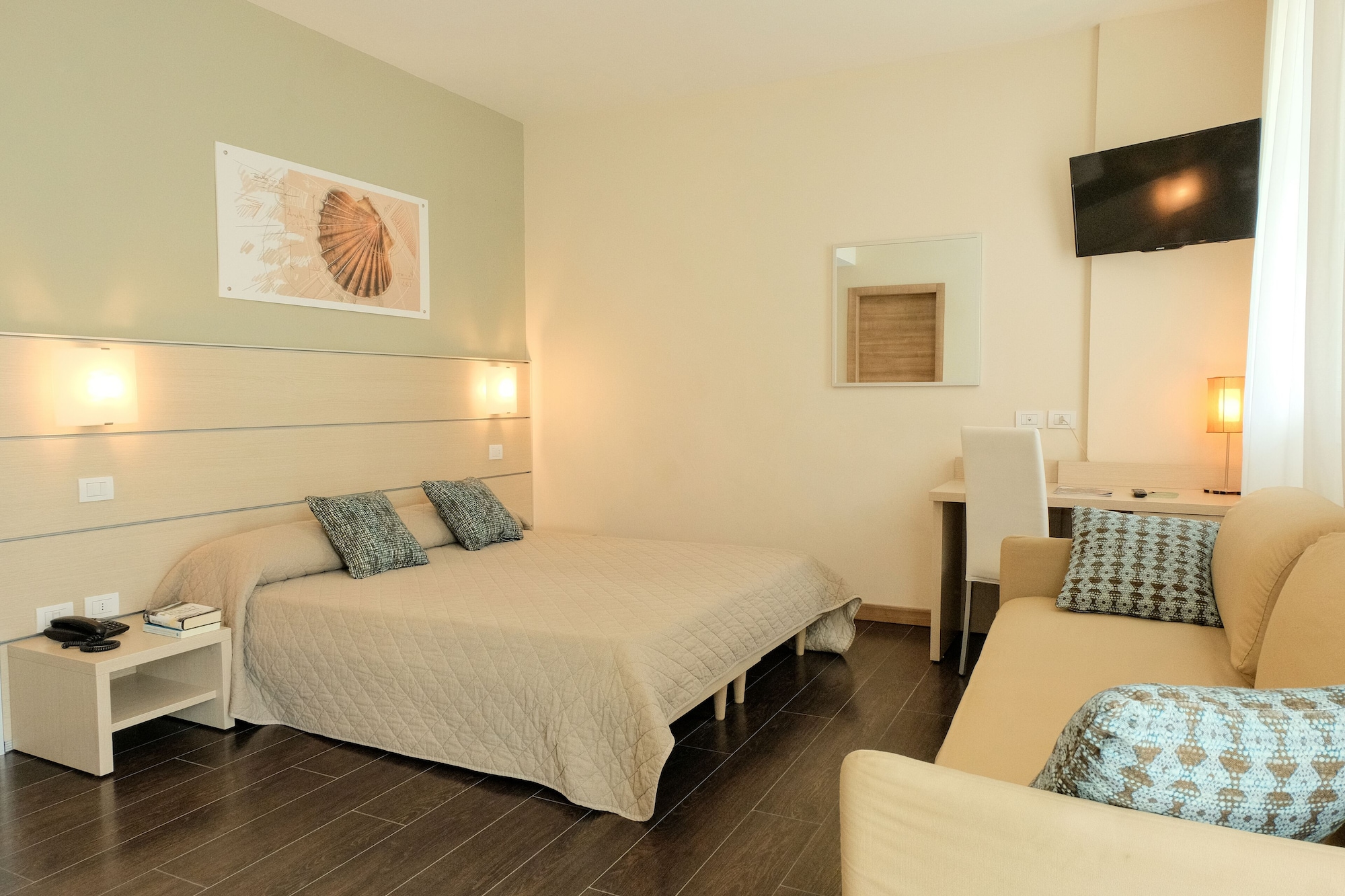 1 BEDROOM, SUPERIOR, QUADRUPLE, PARTIAL SEA VIEW