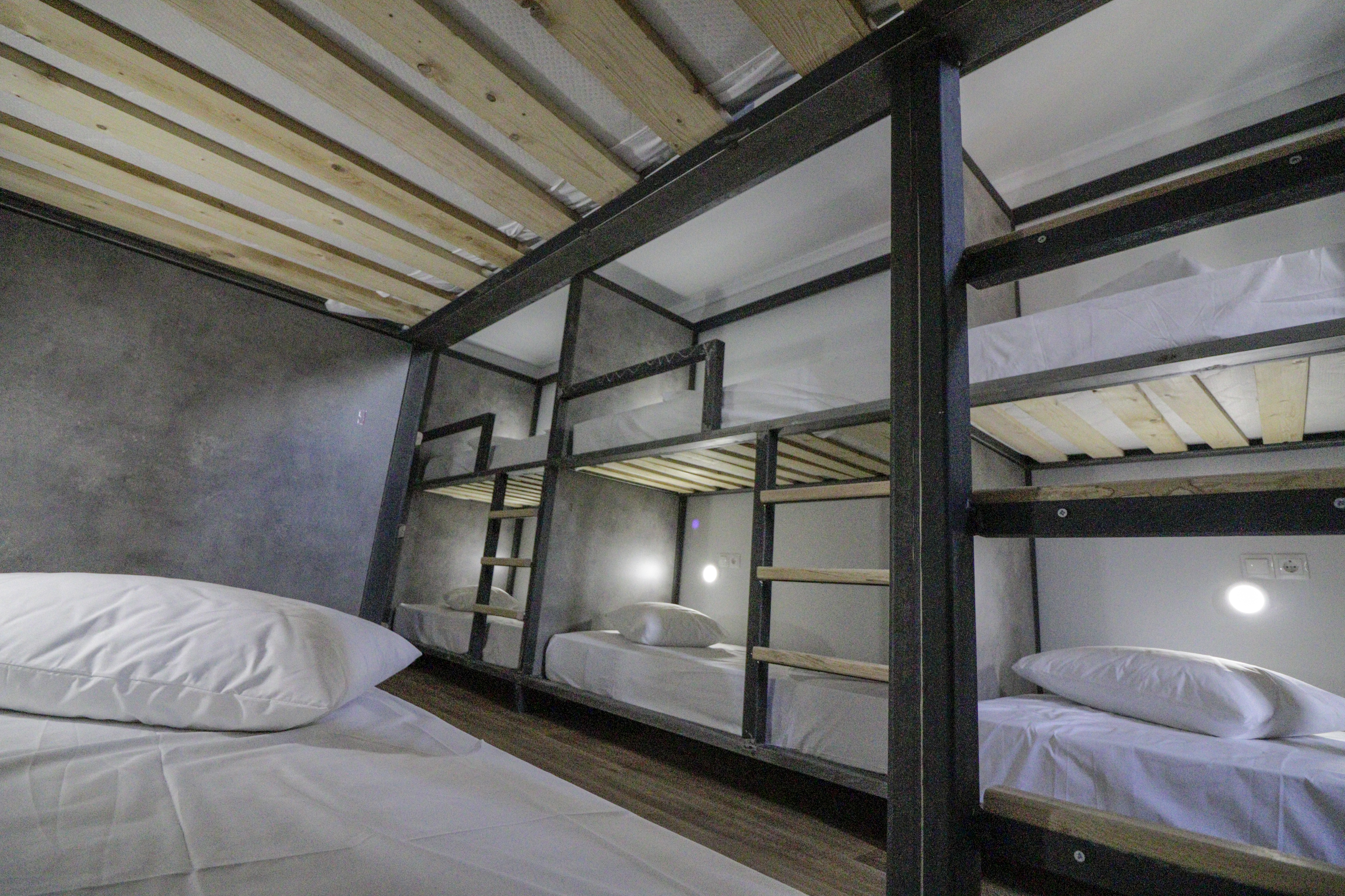 10 bed mixed dorm ensuite