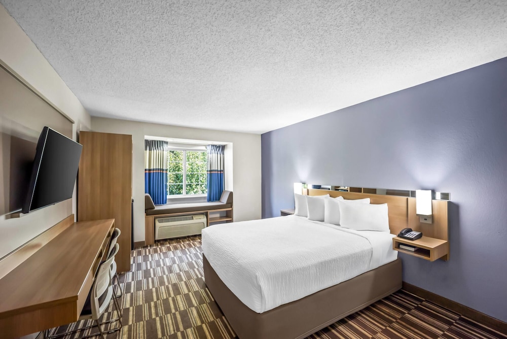 Microtel Inn Greensboro 30/54