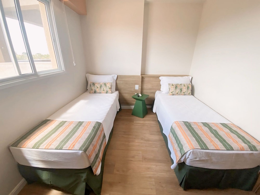 Hot Beach Suites 14/50