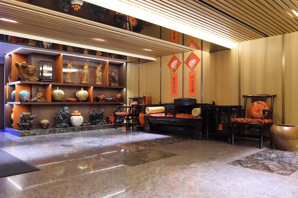 Han She Hotel 57/75