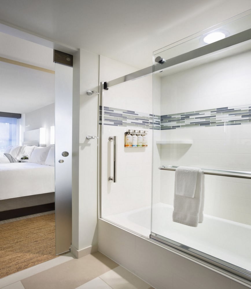 غرفة قياسية بسريرين مزدوجين لذوي الإعاقة، EVEN Hotel Norwalk 4/4