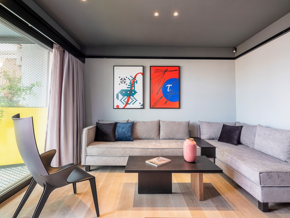 3 Pines Design Living 32/50