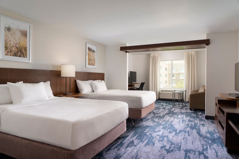 Executive, Suite, 2 Queen Beds, Sofa, Accessible