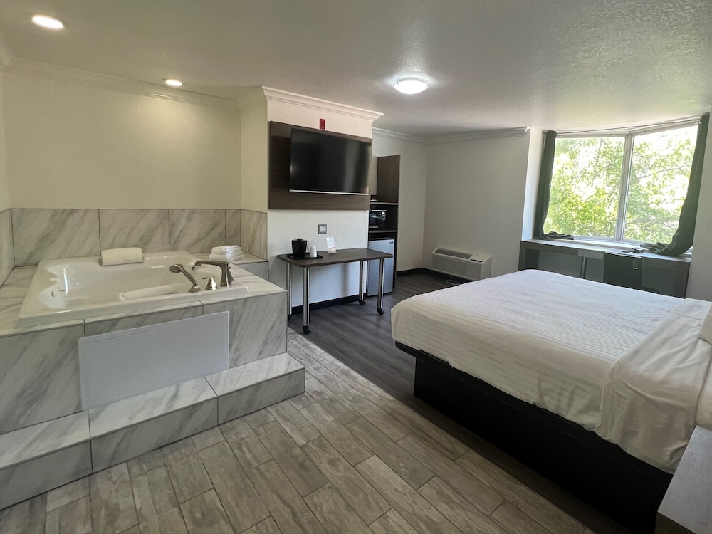 Reagan Resorts Inn 11/29
