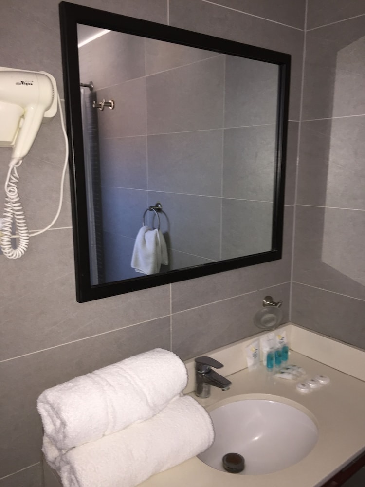 HOTEL IQUIQUE EXPRESS(FORMERLY Hotel Spark Express Iquique) 33/37
