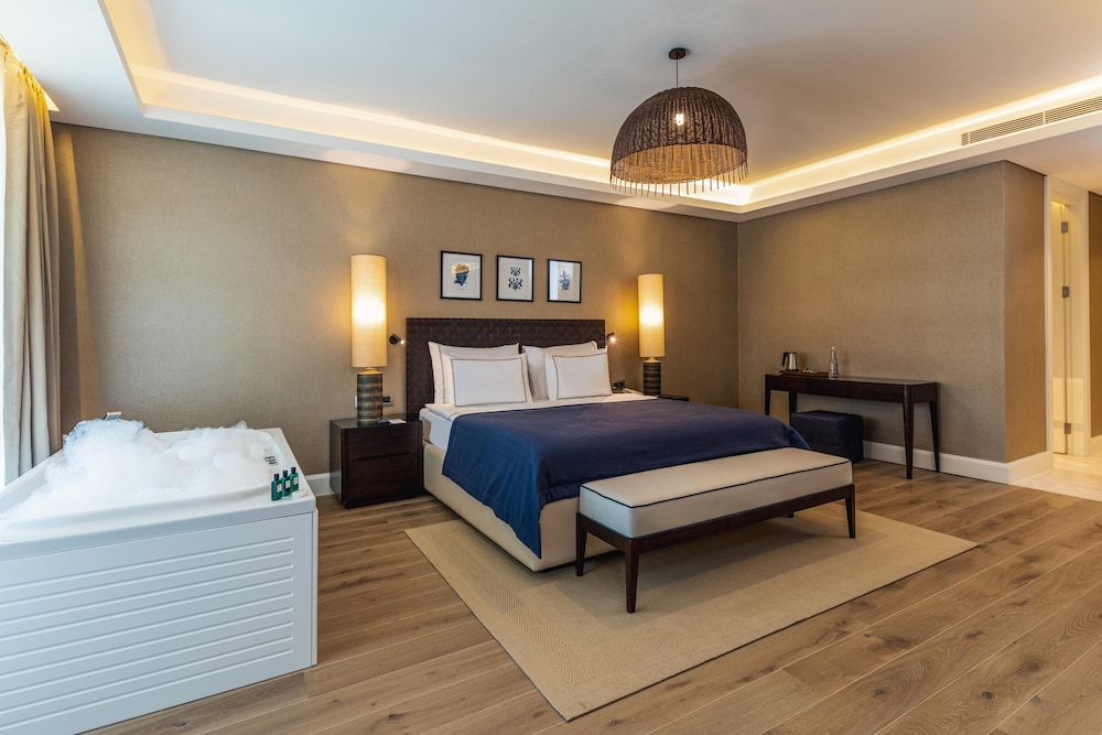 The Norm Le Chic Bodrum 29/75