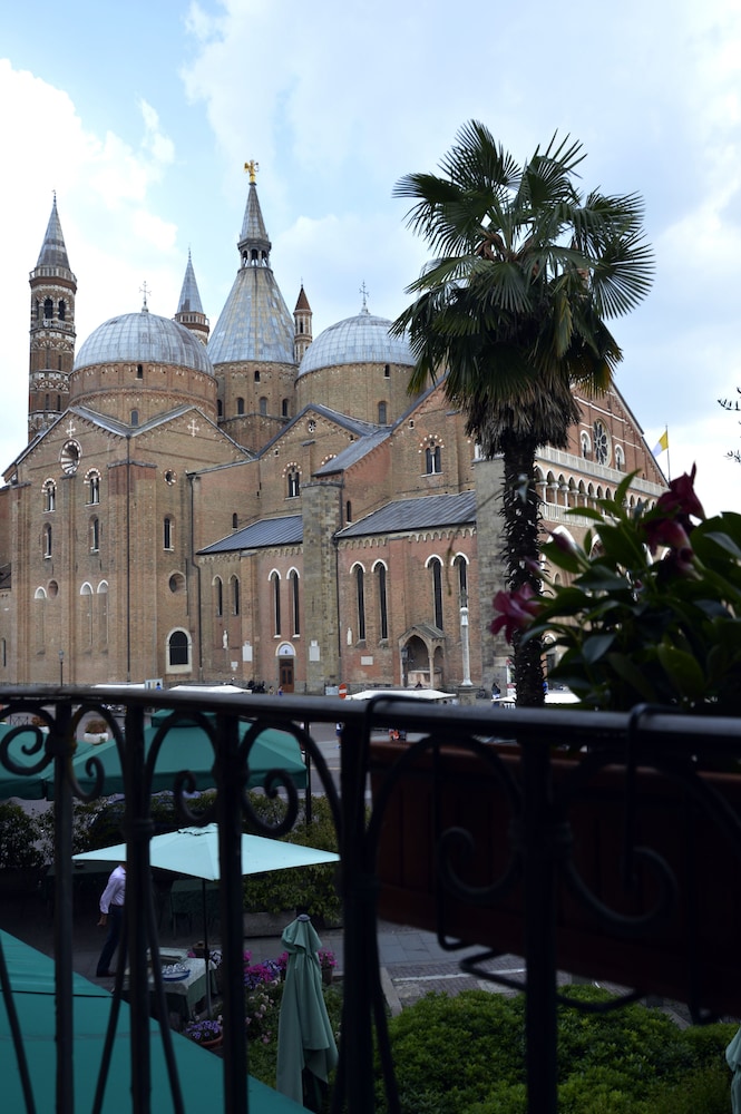 Hotel Donatello 7/63
