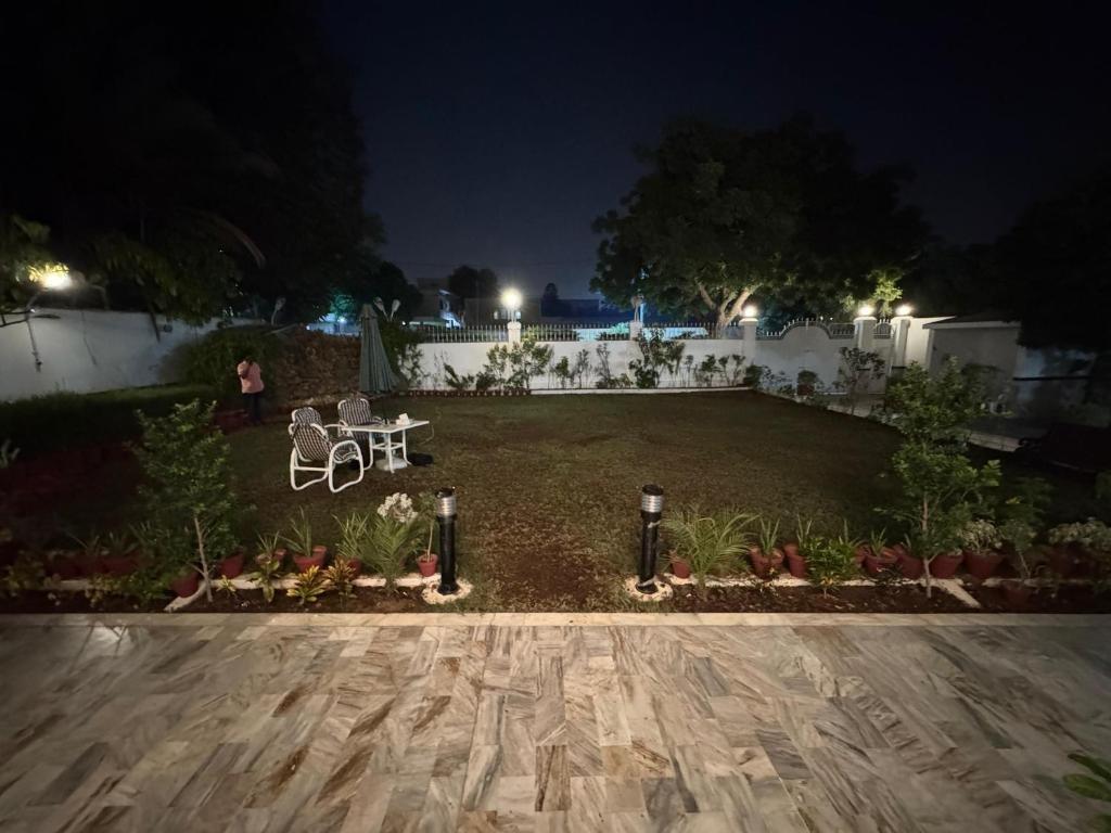 White House Karachi 46/48