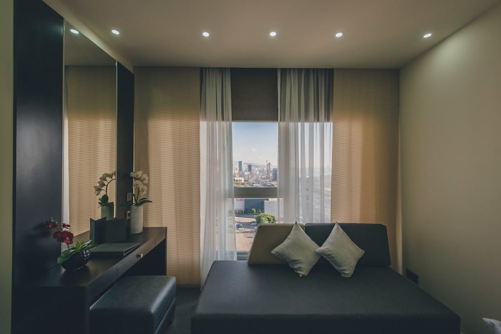 Louis V Hotel 32/68