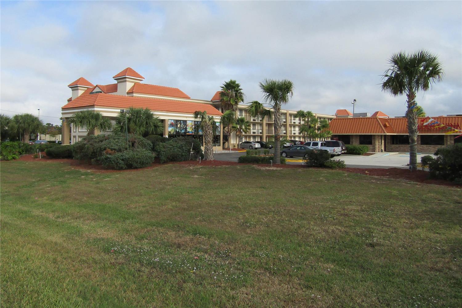 Quality Inn & Suites Kissimmee near Main Gate 40/41