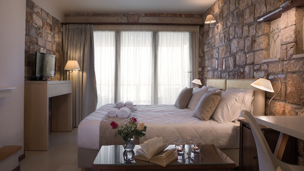 Enalio Suites 12/42