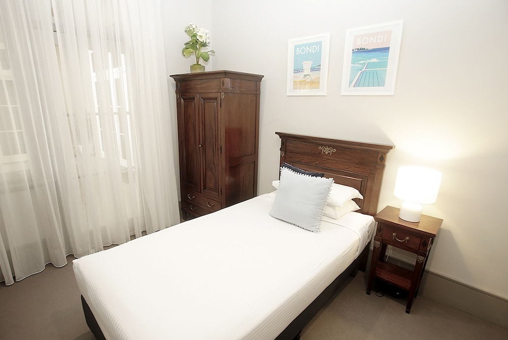 ROOM, SINGLE, SINGLE BED, PRIVATE BATHROOM