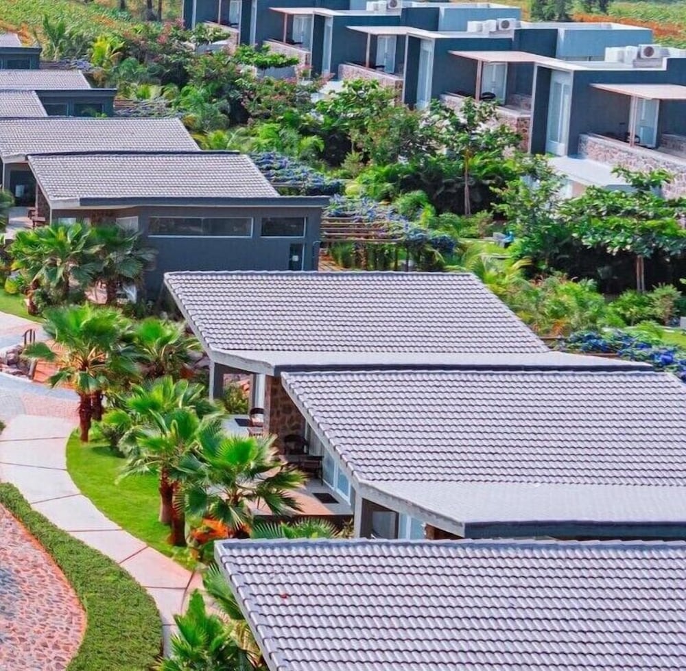 Basalt Paradise Resort And Spa 28/38