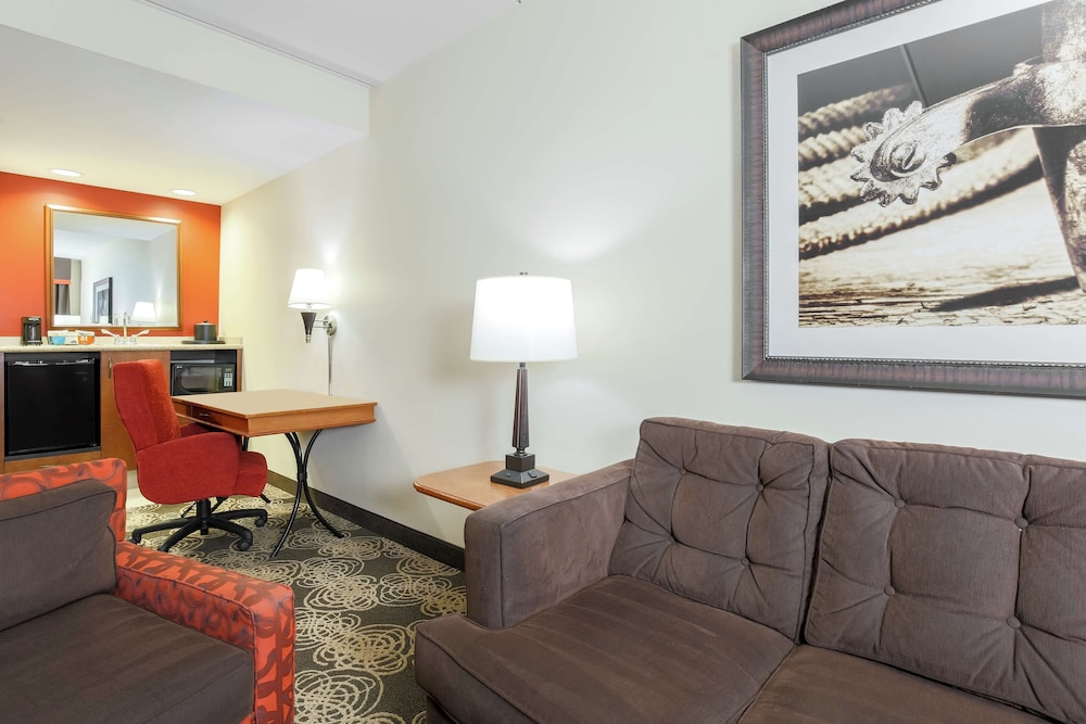 Hampton Inn Suites Dallas Allen 30/51