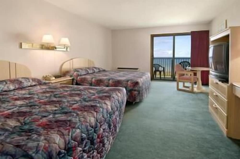 AmericInn by Wyndham Saint Ignace 18/56