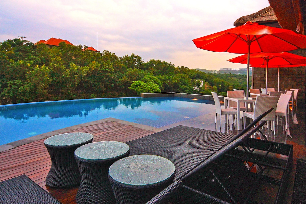 The Sterling Hotel & Villa's 51/57
