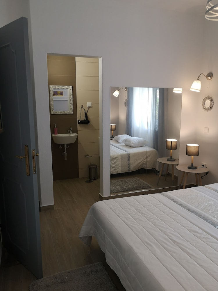 Divine, Double Bed, Private Bathroom