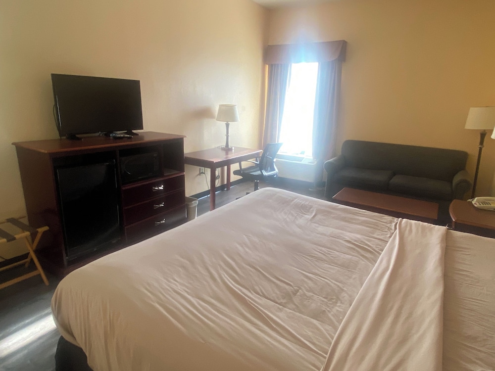 Executive Inn 15/33