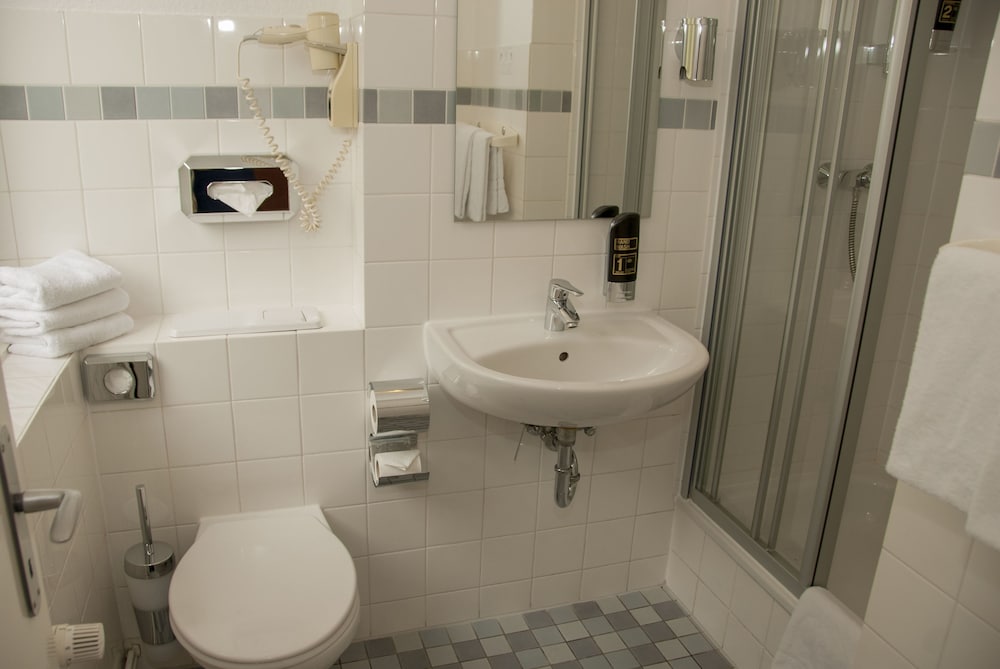 Elbbrucken Hotel 48/50
