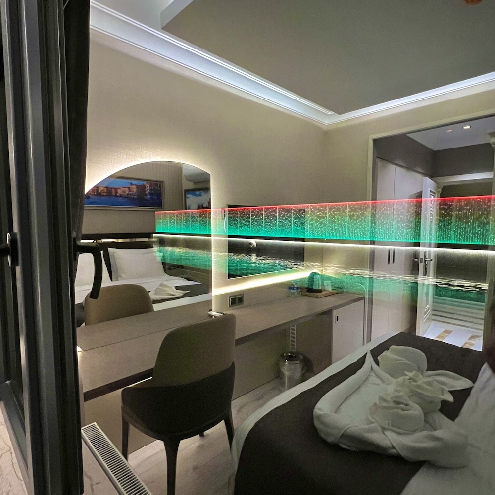 MQ Hotel Suites 36/60