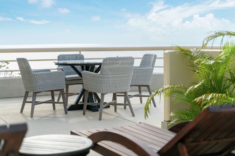 Pullman Phuket Karon Beach Resort 66/80