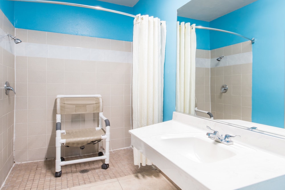 Knights Inn & Suites City Center Edinburg/McAllen 18/22