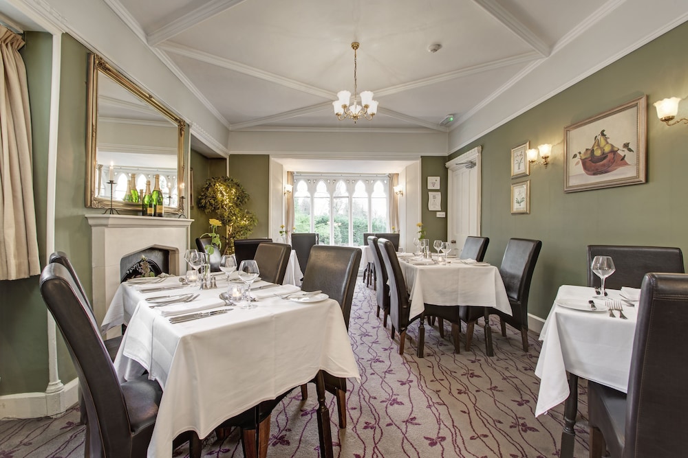 Cedar Manor Hotel & Restaurant 43/60