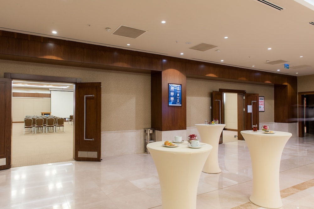 ISG Airport Hotel 7/63
