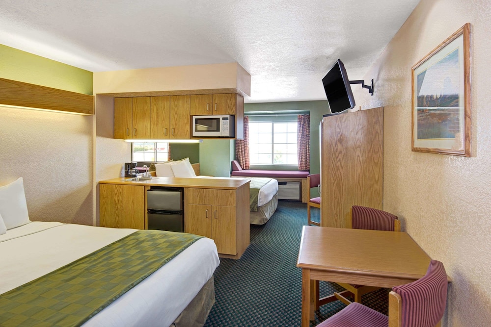 Microtel Inn and Suites by Wyndham Albuquerque W 13/26