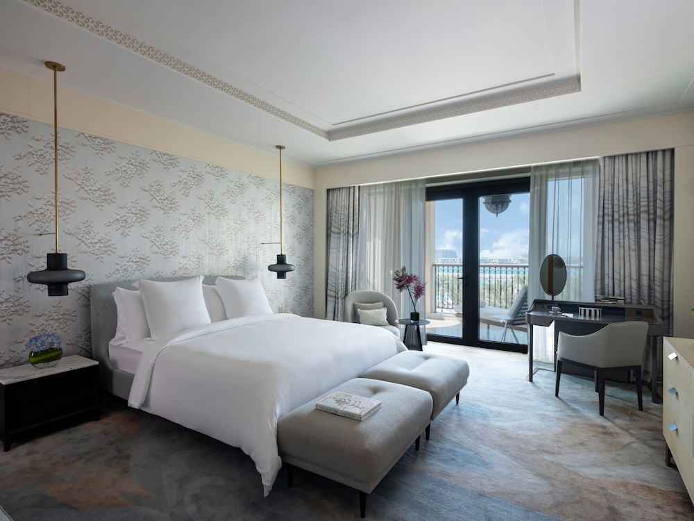 IMPERIAL, SUITE, KING BED, BEACH VIEW