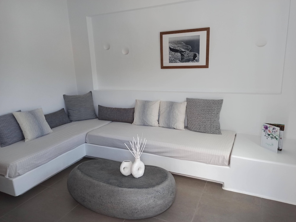 Amphitrite Suites Santorini 49/68