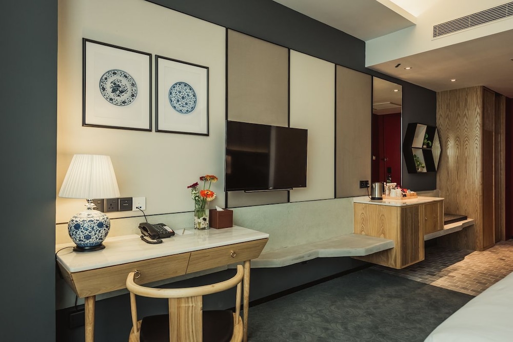 WEIL Hotel 43/56