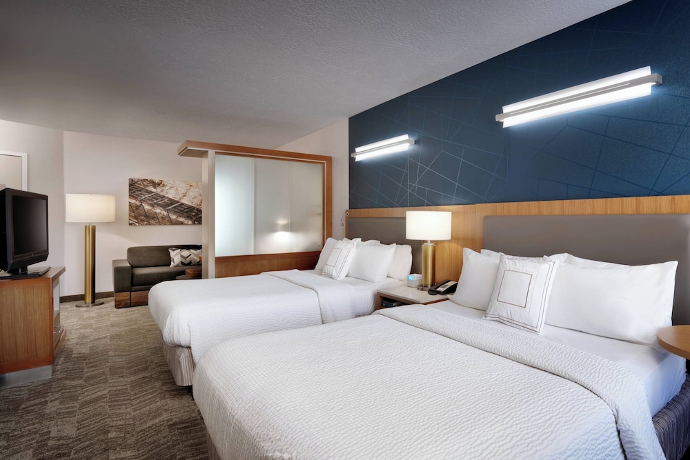 Studio, 2 Queen Beds, Sofa, Accessible