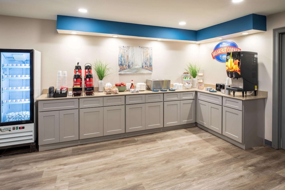 Baymont by Wyndham Biloxi Ocean Springs 9/60