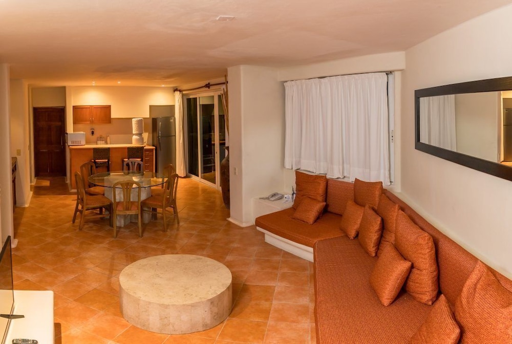 Pacifica Resort Ixtapa 40/72