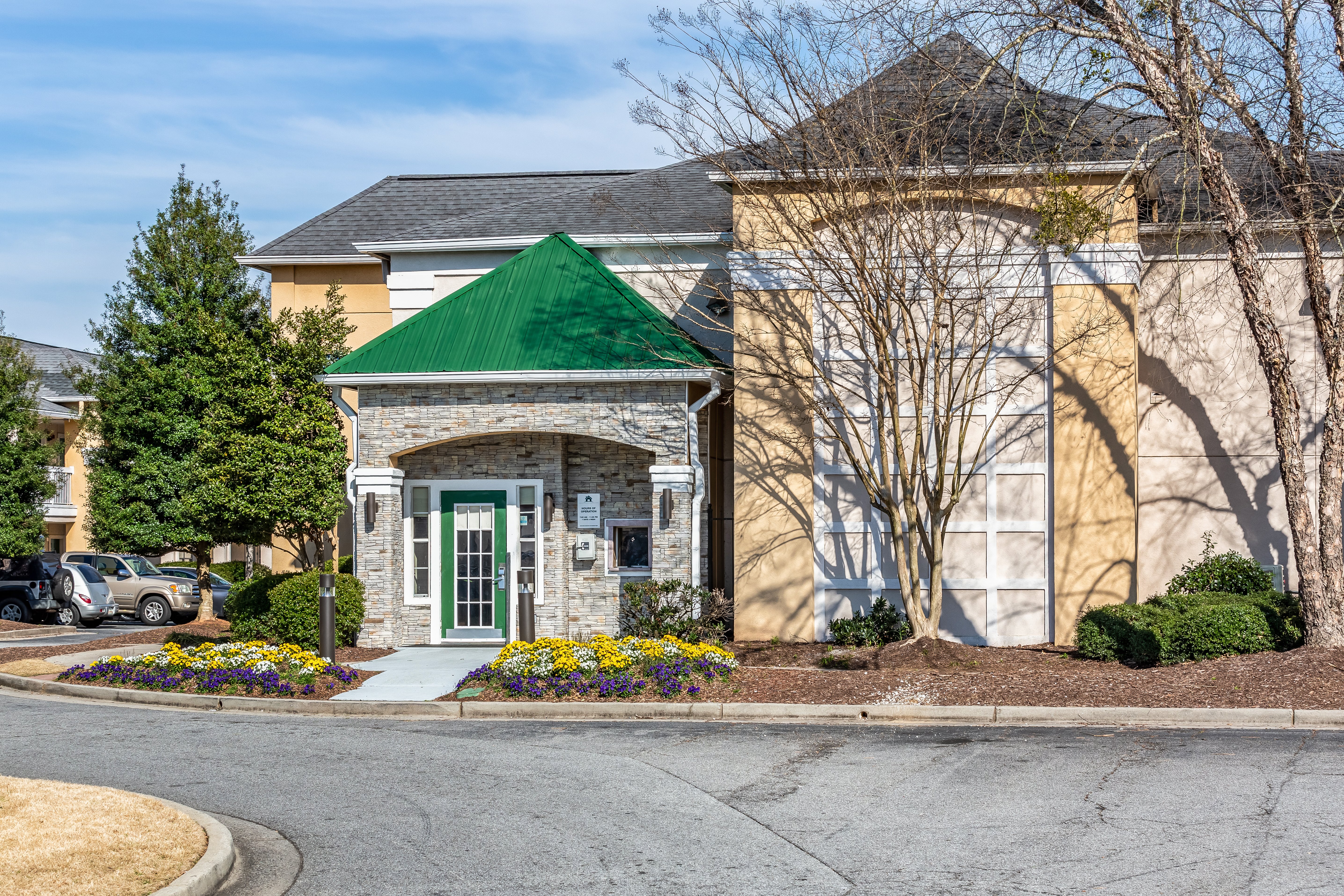 HomeTowne Studios by Red Roof Atlanta NE - Peachtree Corners 46/50