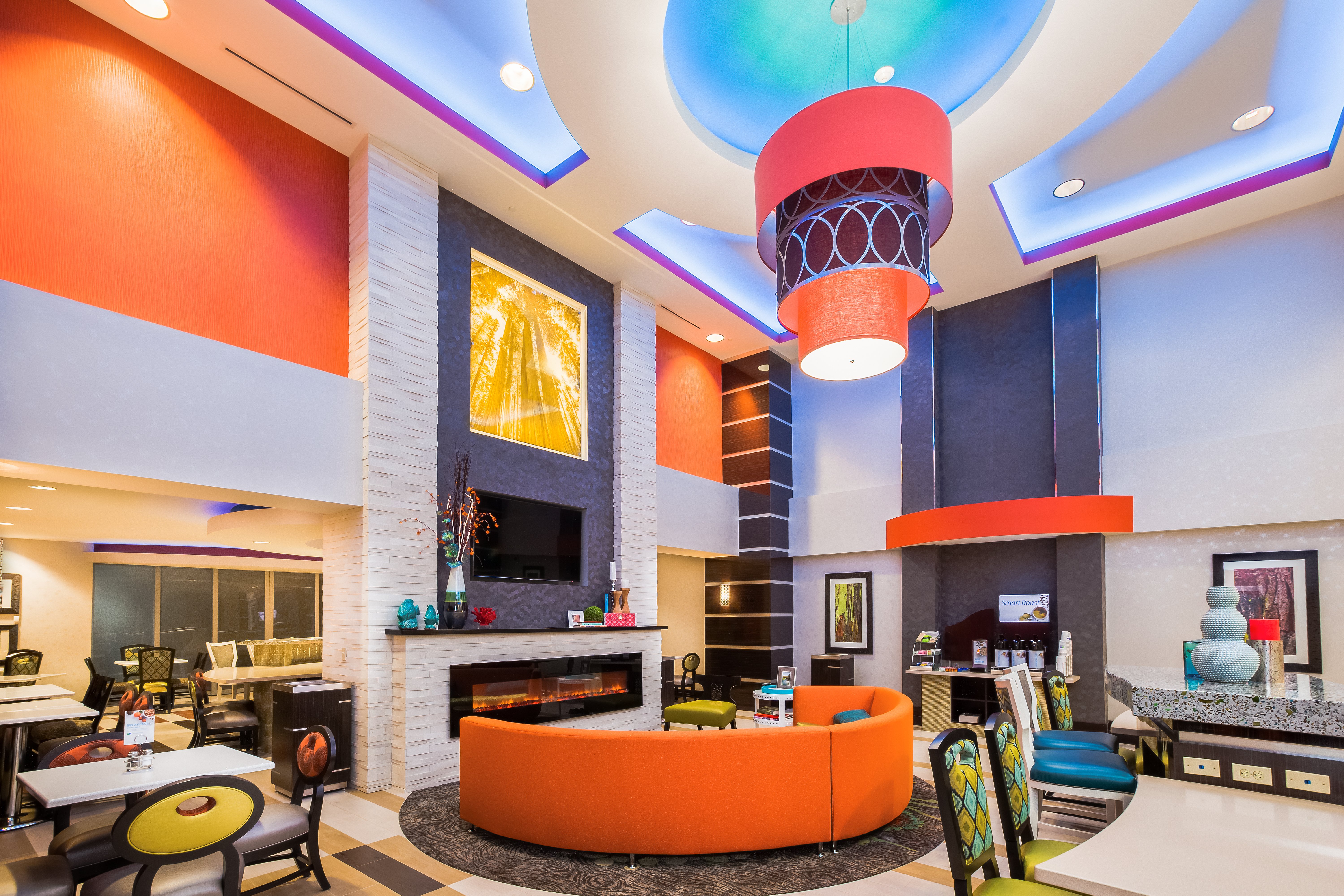 Holiday Inn Express Suites Eureka 32/56