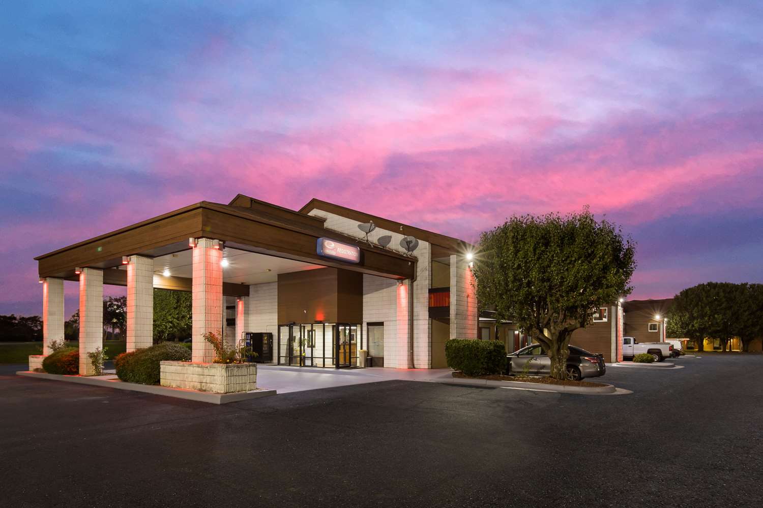 Econo Lodge Madison Airport 3/20