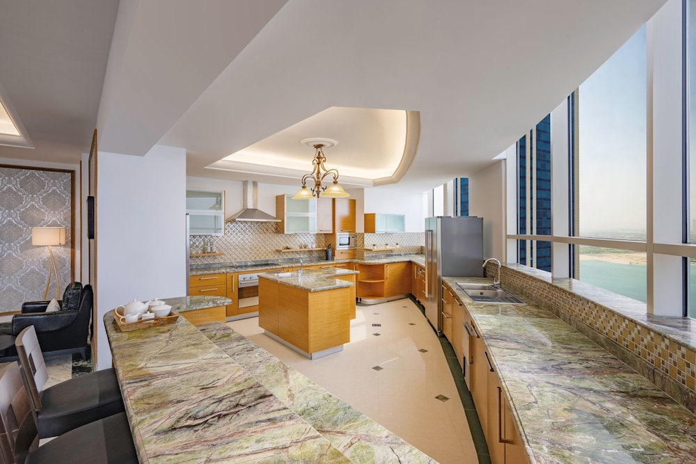 Dusit Hotel And Suites 30/64